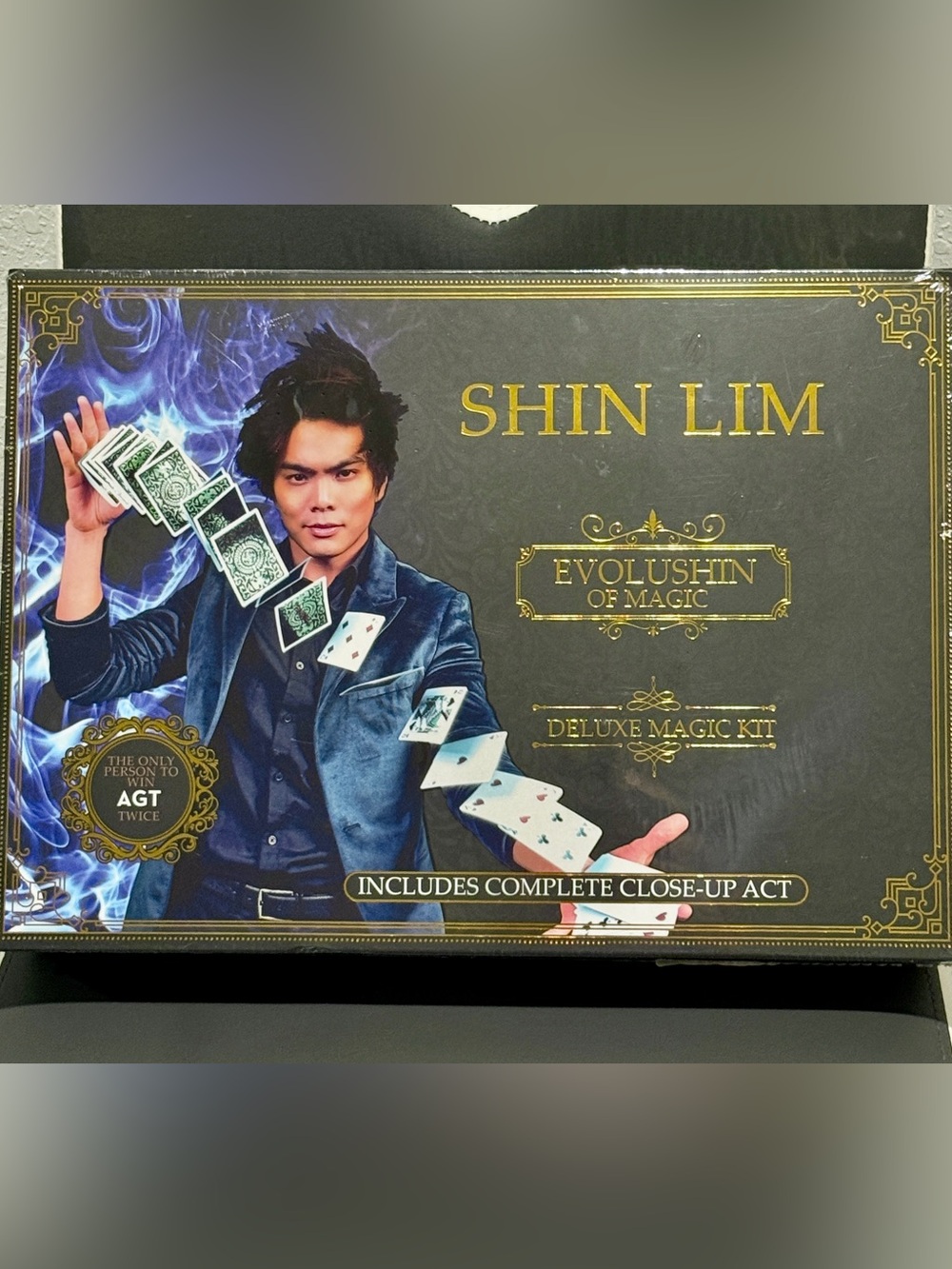 EVOLUSHIN DELUXE MAGIC SET by Shin Lim - 100+ Tricks (NEW-SEALED)